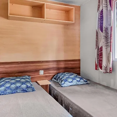 Awesome Stacaravan In Saint-georges-de-didon Hotel Saint-Georges-de-Didonne