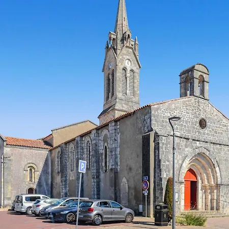 Awesome Stacaravan In Saint-georges-de-didon * Saint-Georges-de-Didonne