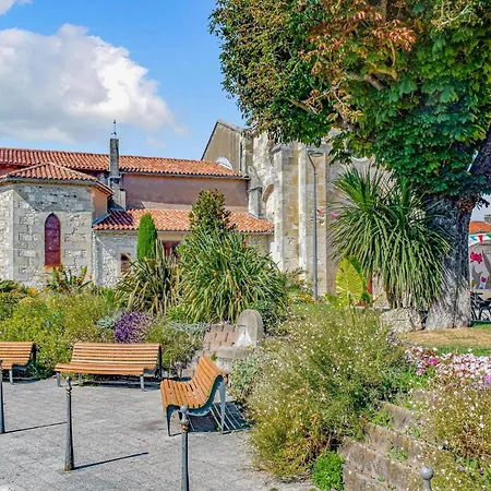 Hotel Awesome Stacaravan In Saint-georges-de-didon