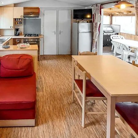 Awesome Stacaravan In Saint-georges-de-didon Hotel *